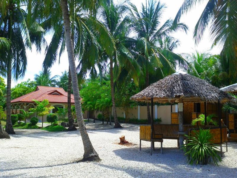 Luzmin Bh - Cottages And Bungalows Oslob Exterior photo
